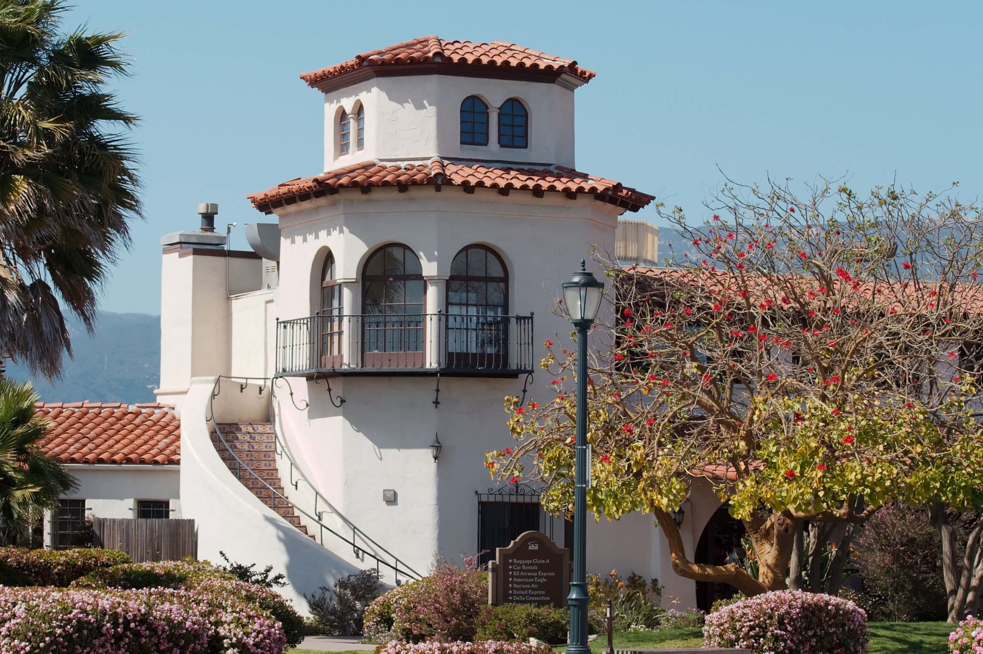 What Airlines Fly Into Santa Barbara Airport